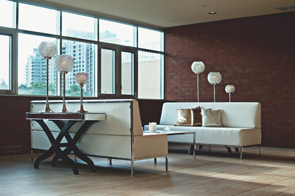 Ejemplo de salón con muebles plegables de interior.